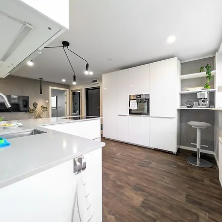 Stysia Superior By Bookinghost *