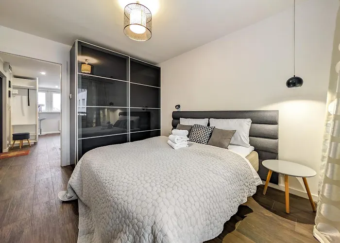 Stysia Superior By Bookinghost